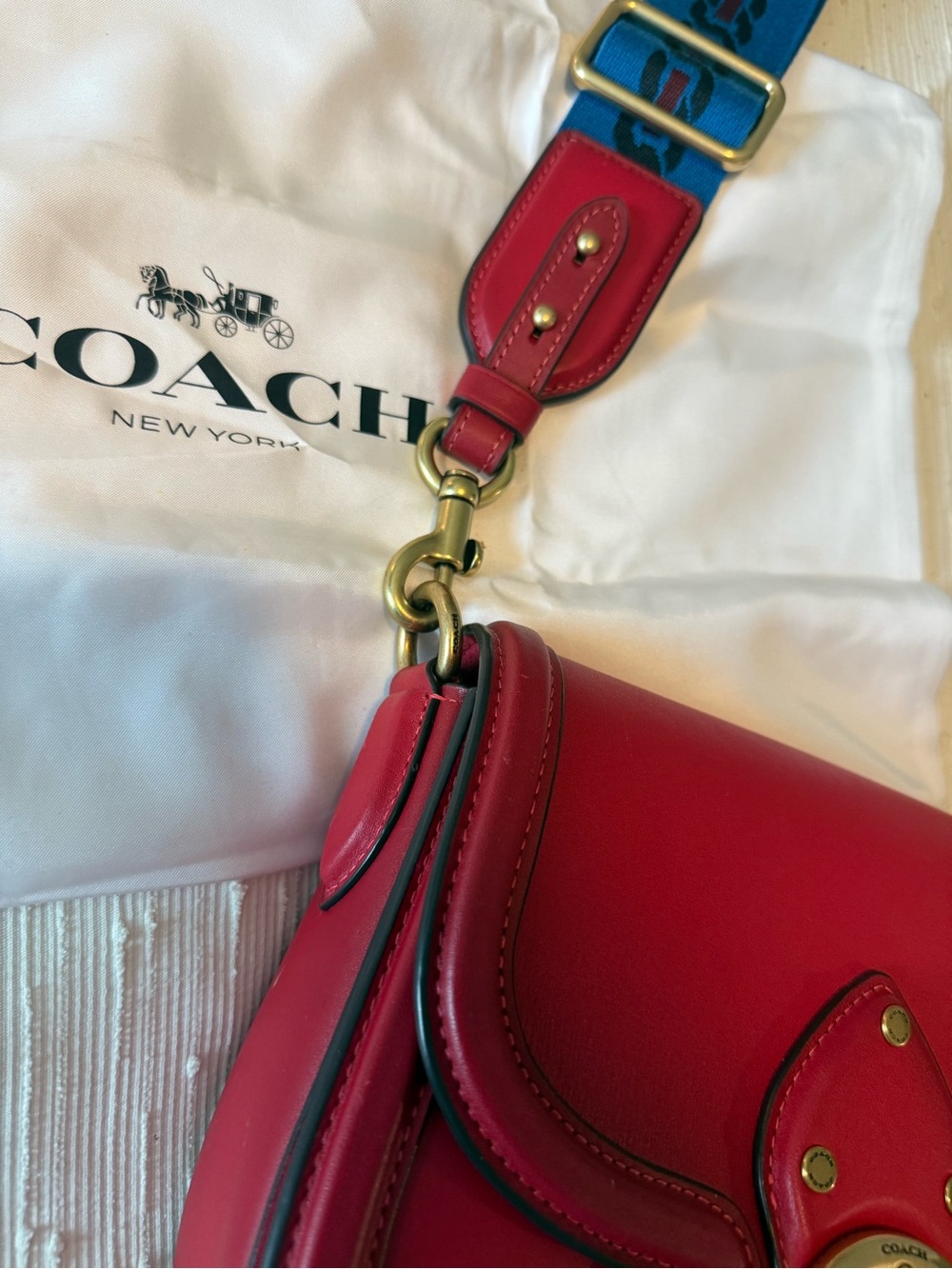 Coach Beat Saddle Bag in Red Leather with interchangeable strap - Picture 6 of 9